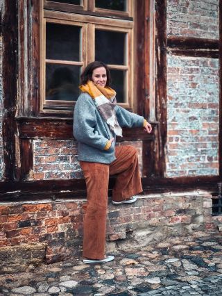 🍂 Podzim v plné parádě! Manšestrové kalhoty a vlněná bundička – kombinace, která je nejen stylová, ale i neskutečně...