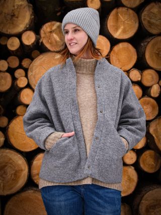 ✨ Zima má své kouzlo – a s pořádnou dávkou vlny ji můžete milovat ještě víc. ❄️ Bunda je ušita z kvalitní 100% vlny, která...